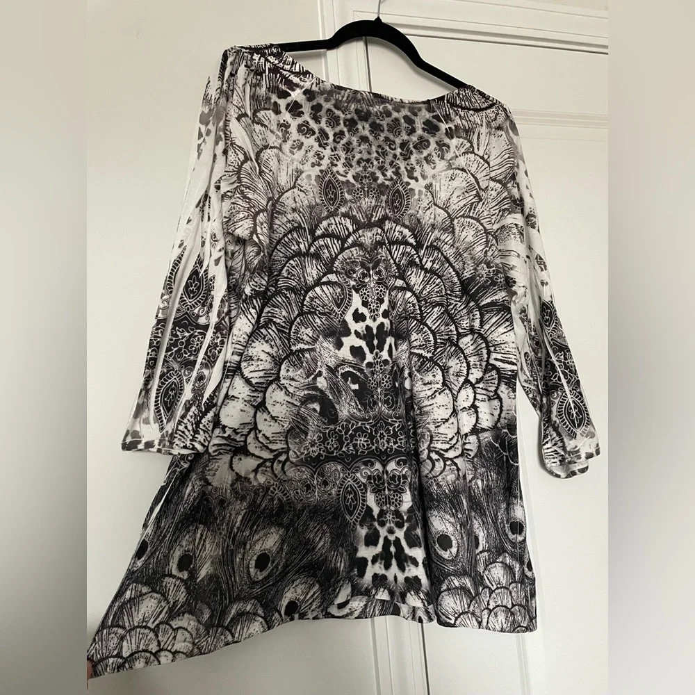 Apt 9 Womens Top 2X Peacock Print 3/4 Sleeve Artsy V Neck Black and White Casual - Picture 10 of 16